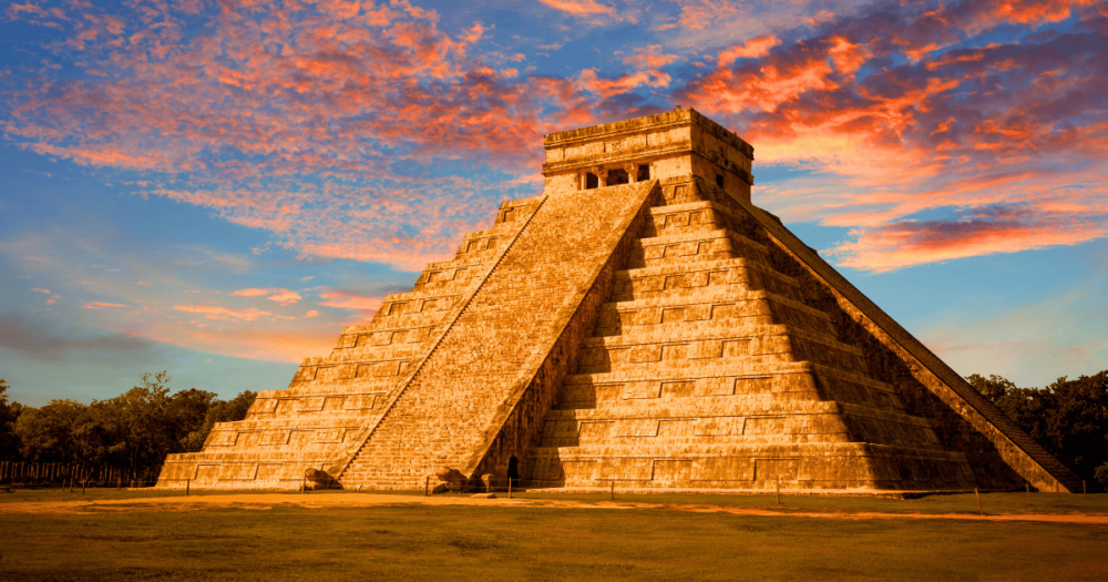 Where's Hot January: The Kukulkan Temple of Chichen Itza, Mayan pyramid in Yucatan, México. Things to do. Forever Living Yes. Everything Travel.